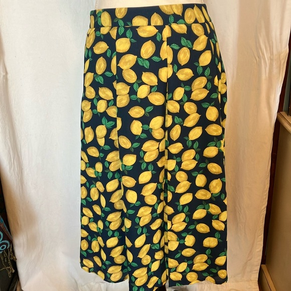 Limited size 4 navy with lemon skirt - Picture 1 of 6
